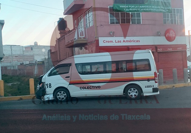 Por pelearse el pasaje, chocan dos colectivas en la Puebla-Tlaxcala