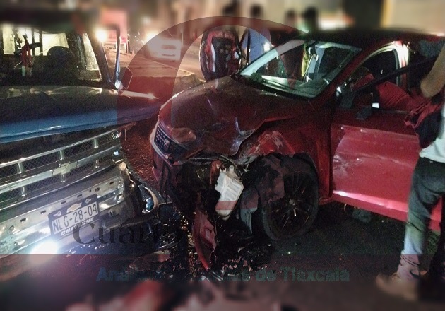 Ebrio sujeto provoca aparatoso accidente en la Tlaxcala-Puebla