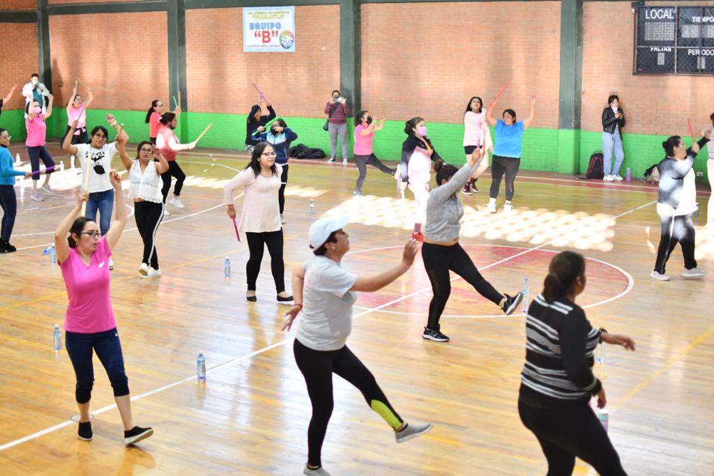 Participan decenas de mujeres en rally deportivo para conmemorar el 8M en Huamantla