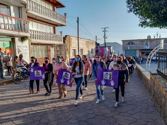 Encabeza presidenta del DIF de Emiliano Zapata, Noemí Romano, caminata por el Día de la Mujer
