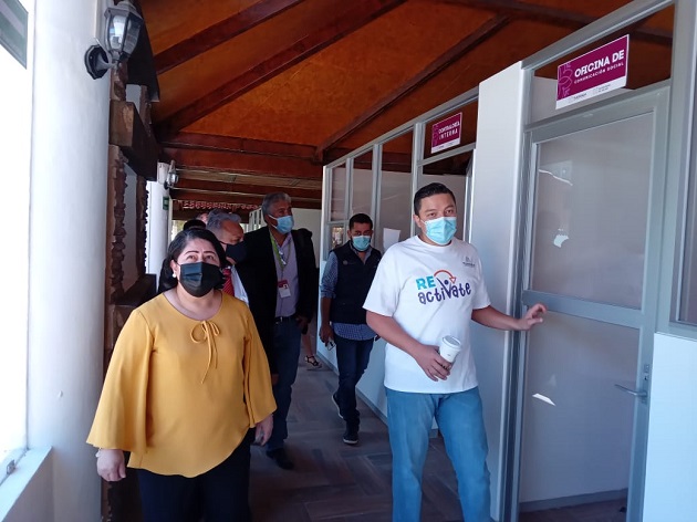 Recorre líder del sindicato de salud y titular de SESA nuevas instalaciones