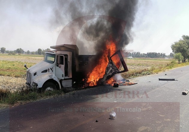Deja al menos un calcinado accidente vehicular en Tetlatlahuca