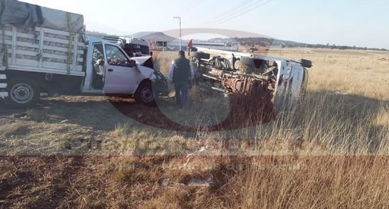 Tras choque, vuelca camioneta en la Apizaco-Tlaxco