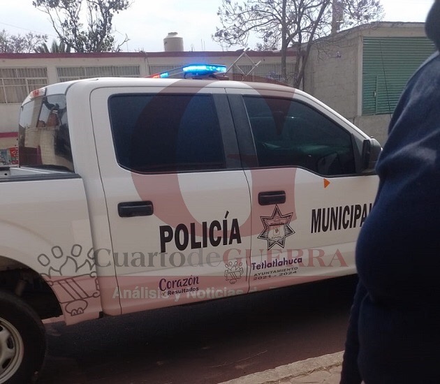 Policía de Tetlatlahuca asegura a chofer de colectiva; fotografió a estudiantes sin permiso