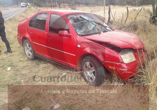 Choque de vehículos deja al menos dos personas lesionadas, en Tlaxco