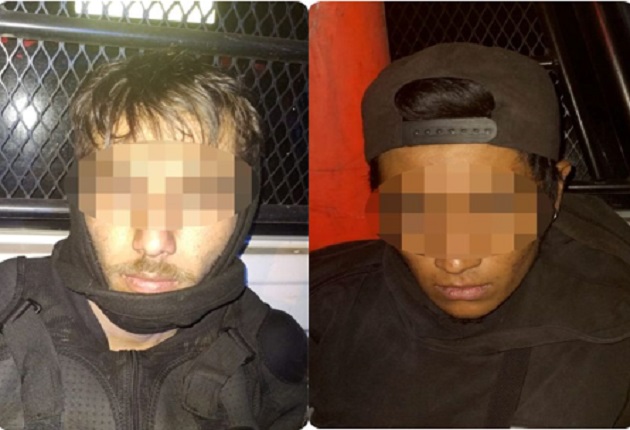 Policía estatal detiene a dos personas con una réplica de arma de fuego y una motocicleta con reporte de robo