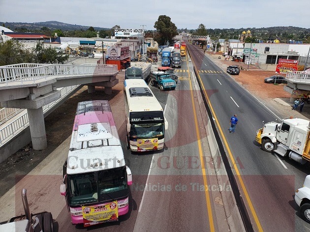 Caos vehicular a la altura de la 'Y griega' por paro de transportistas