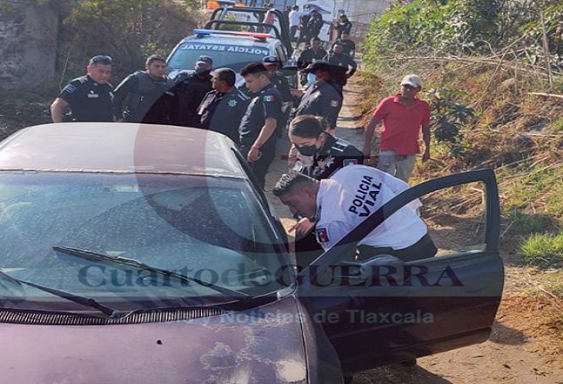 Policías estatales y de Tetlatlahuca recuperan vehículo robado en Totolac