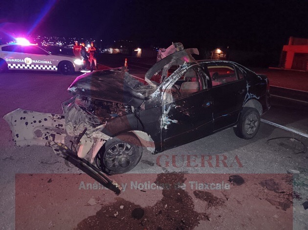 Sufre accidente hombre a bordo de su automóvil, en Tequexquitla