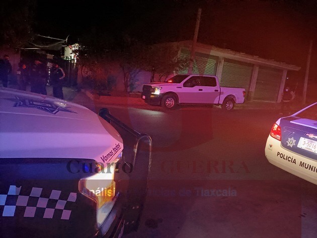 Aseguran a dos posibles ladrones y recuperan vehículos robados, en Atlahapa, Tlaxcala