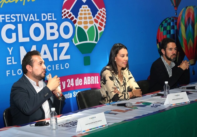 Asiste Salvador Santos a presentación del ‘Festival del Globo y el Maíz, Flor de Cielo’