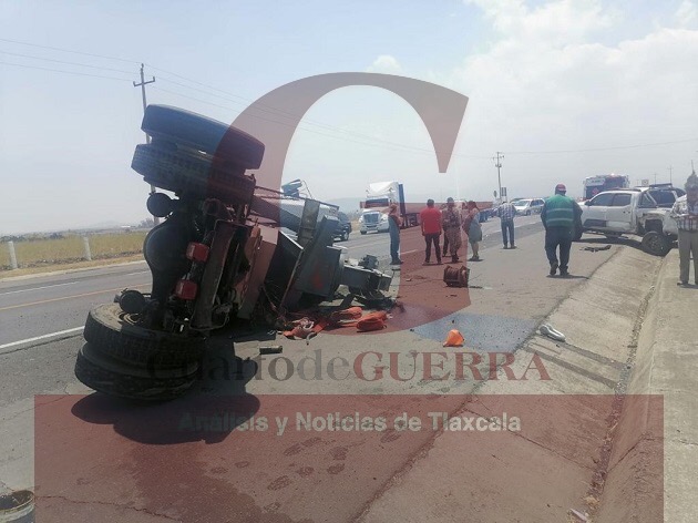 Deja un lesionado aparatoso choque en Calpulalpan
