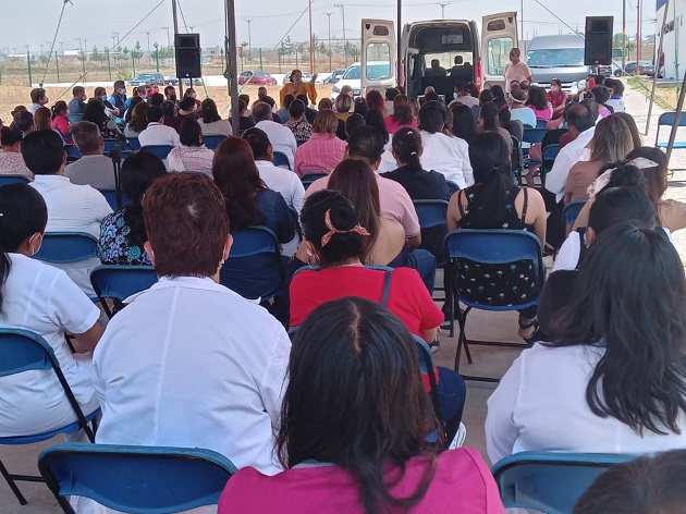 Trabajadores de Hospital de San Pablo del Monte agradecen a secretaria de sección 27 del SNTSA velar por sus derechos