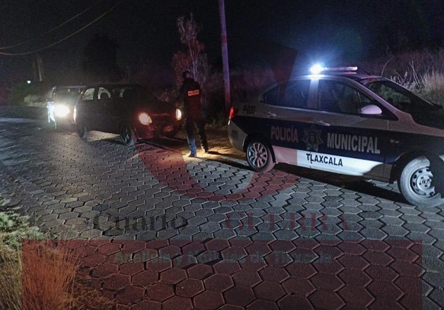 Ebria mujer choca varios autos y agrede a policías en Tlaxcala