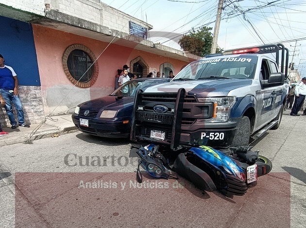 Patrulla de Chiautempan atropella a motociclista; presuntamente iba con códigos abiertos