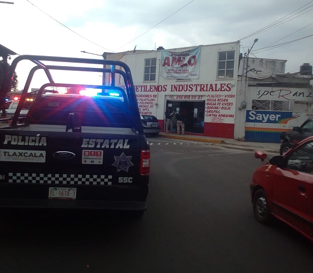 SSC implementa operativo tras presunto robo a comercio, en Chiautempan