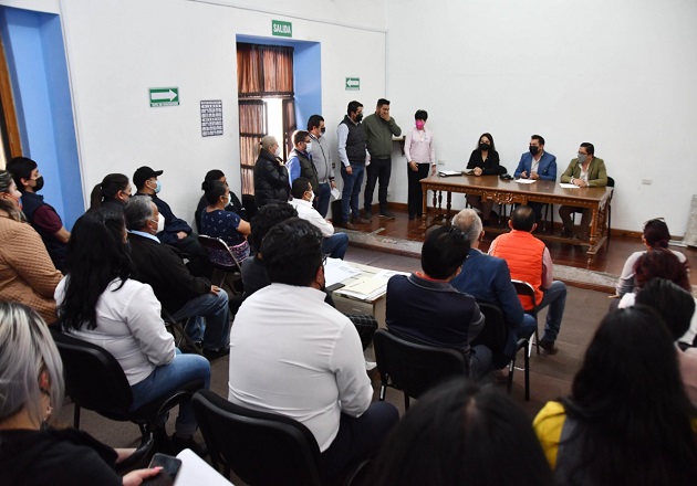 Atiende Salvador Santos Cedillo a comerciantes del primer cuadro de Huamantla