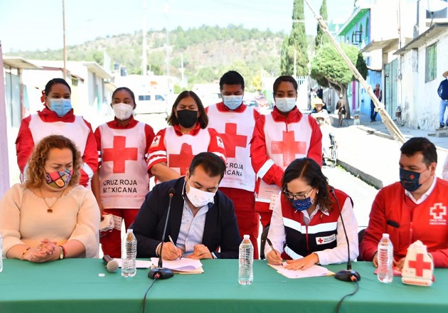 Firma Ayuntamiento de Huamantla convenio de colaboración con la Cruz Roja