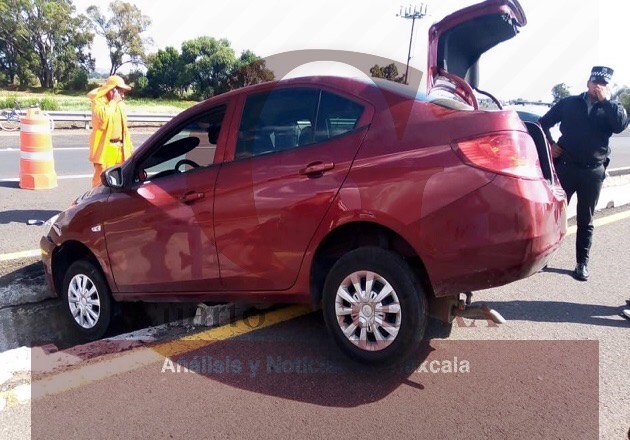 Sólo daños materiales deja percance vehicular en la autopista Tlaxcala-Texmelucan