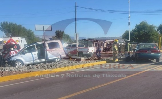 Muere un niño y seis personas resultaron lesionadas, por fuerte choque en Huamantla