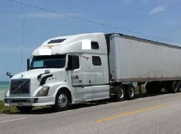 Roban con violencia automóvil y tractocamión en carreteras de Tlaxcala