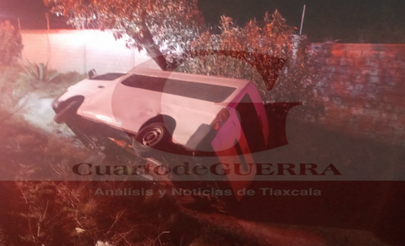 Dos personas resultan lesionadas tras accidente automovilístico, en la Apan-Tlaxco