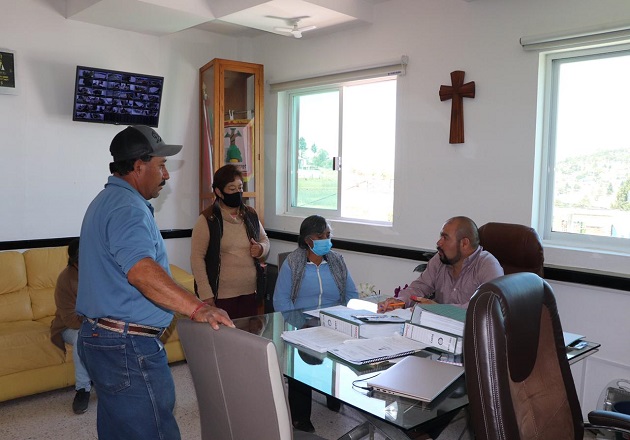 Mantiene alcalde de Tzompantepec, Manuel Ramos, programa de atención ciudadana