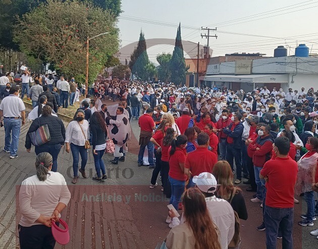 Marcha base trabajadora del SNTE, Sección 31 para conmemorar el Día del Trabajo