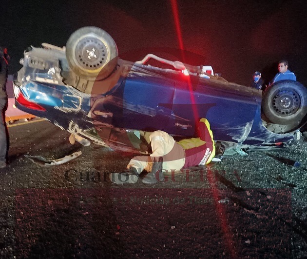 Profesor se accidenta en el Periférico de Tlaxcala; resulta lesionado
