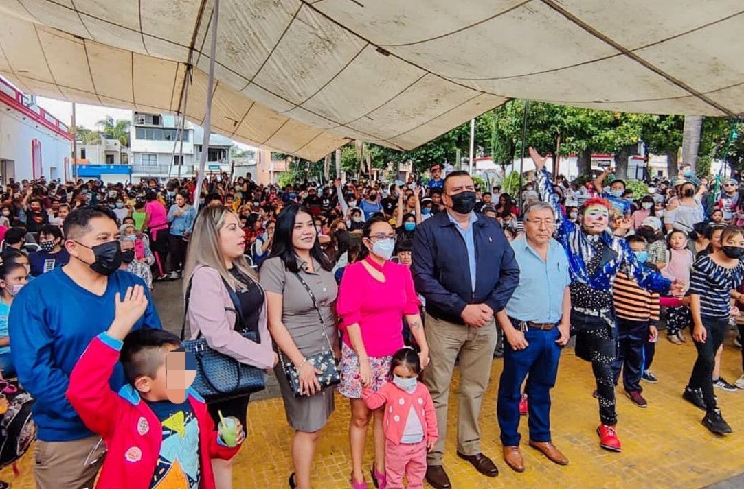 Con una gran kermés infantil, festejan en Papalotla a los reyes del hogar