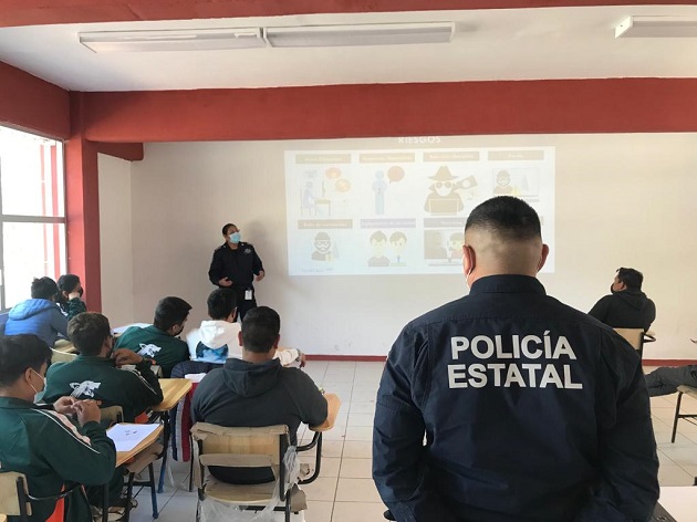 SSC dio pláticas a estudiantes en Chiautempan para prevenir riesgo en redes sociales