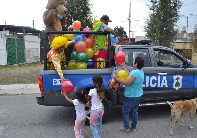 Lleva alcalde Manuel Ramos regalos a los niños de las comunidades de Tzompantepec