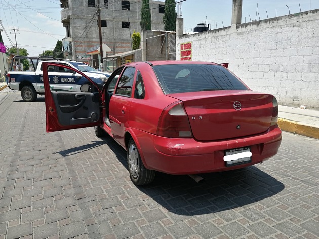 Policía de Amaxac detiene a dos probables responsables de robo de auto