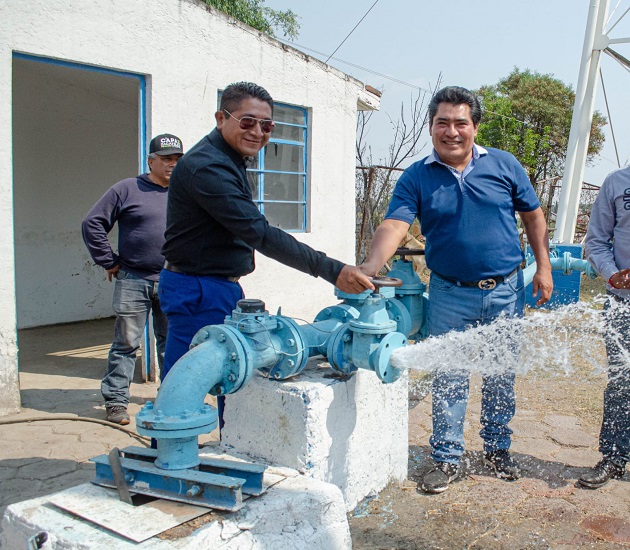 Entrega Pérez Álvarez pozo en la Colonia Domingo Arenas, de Zacatelco