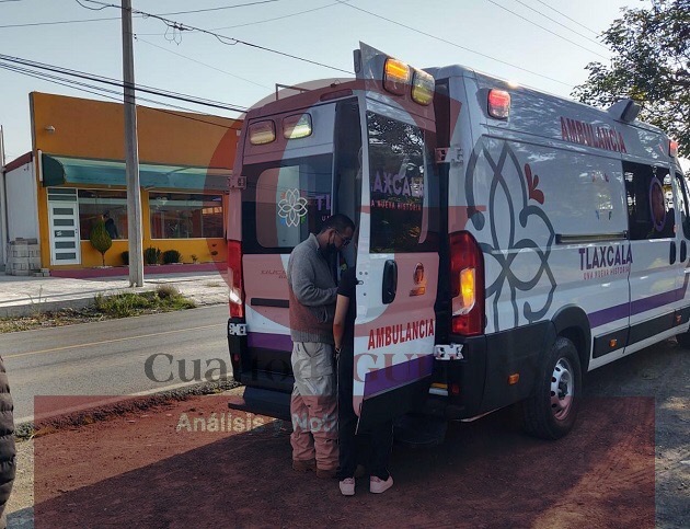 Joven derrapa su motocicleta al sufrir ataque epiléptico, en Texoloc
