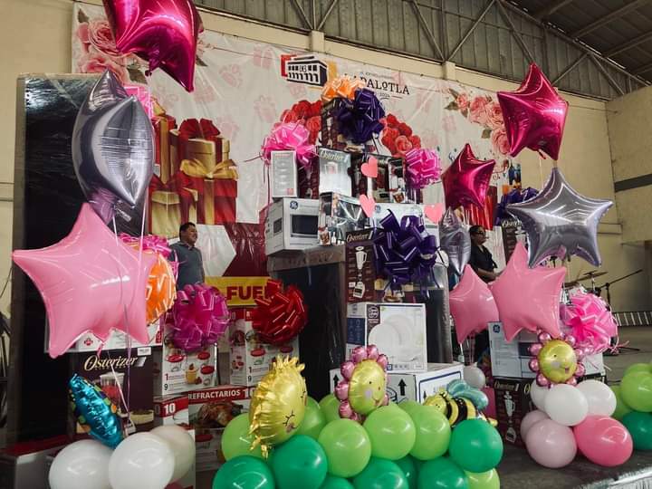 Gobierno municipal reconoce y festeja a las mamás de Papalotla