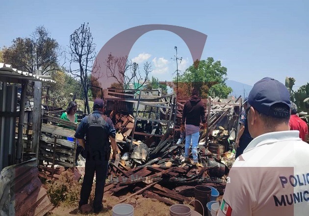 Incendio en una bodega deja daños materiales, en Xaloztoc