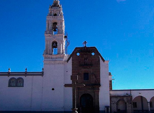Sacerdote iba a ser linchado; lo acusan de intentar manosear a una mujer, en Tlaltelulco