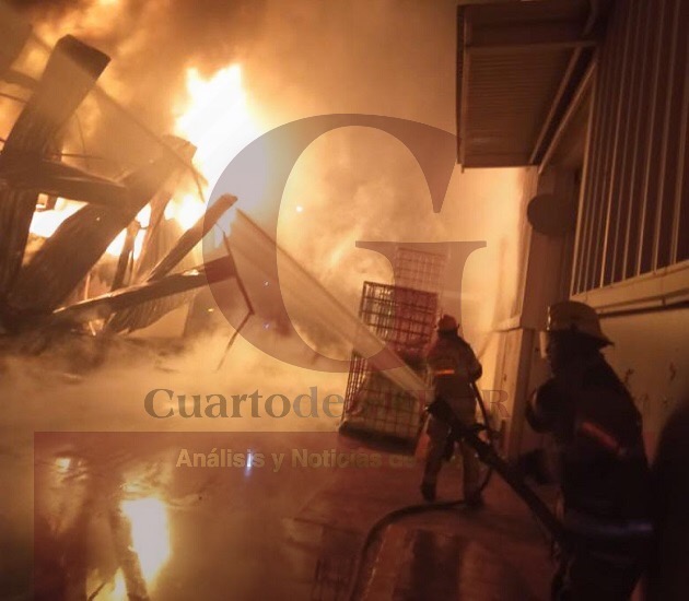 Se registra fuerte incendio en empresa de Ciudad Industrial Xicohténcatl III, en Tlaxco