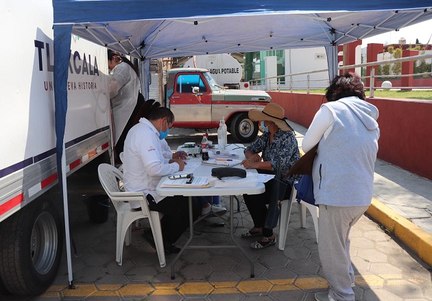 Invitan a mujeres de Tzompantepec a participar en campaña de mastografías gratuitas