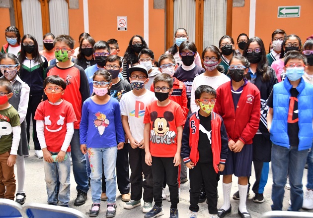 Ayuntamiento de Huamantla y Fundación CLISA entregan lentes a 89 menores de edad
