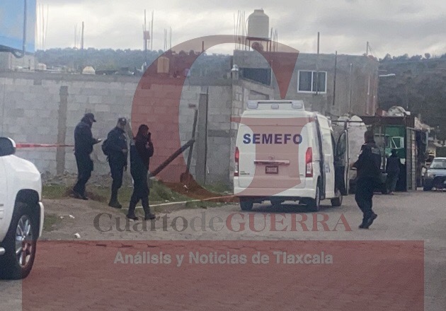 Hallan sin vida a un niño en su domicilio; su madre fue trasladada a un hospital, en Tlaxco