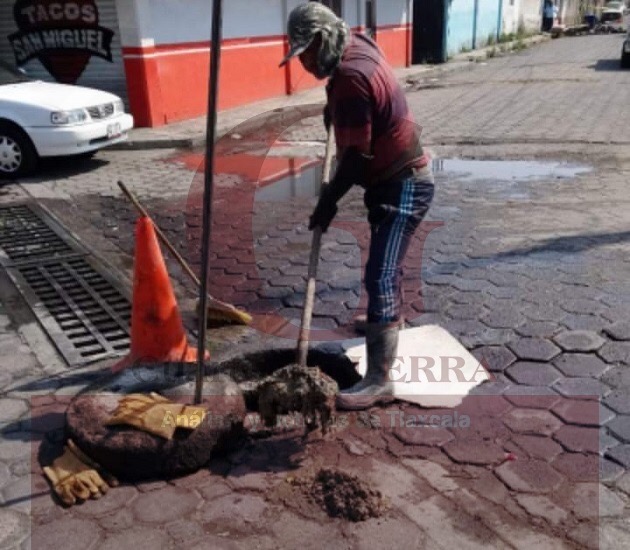 Ante exceso de basura, inician desazolve de drenaje pluvial en Zacatelco