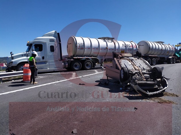Aparatoso accidente en la Huamantla-Apizaco deja un lesionado