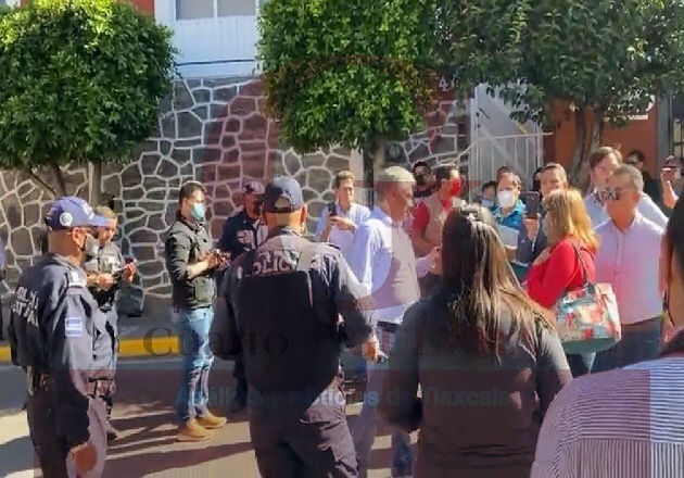Agremiados al ‘7 de Mayo’ demandan toma de nota; hubo tensión por presencia policiaca