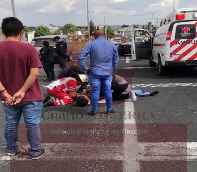 Motociclista resulta lesionado al derrapar sobre la carretera Puebla-Tlaxcala