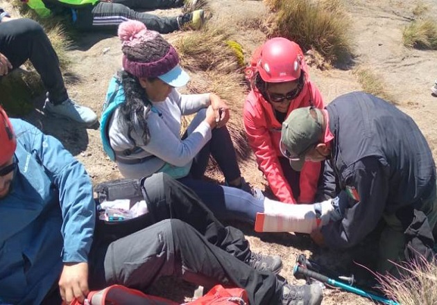 Policía de Montaña auxilia a visitantes en la Malinche