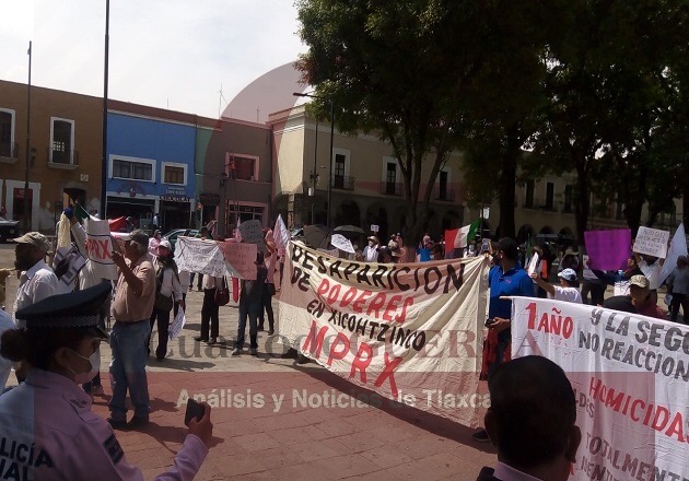Con otra marcha, piden solución al conflicto en Xicohtzinco, a un año de su inicio
