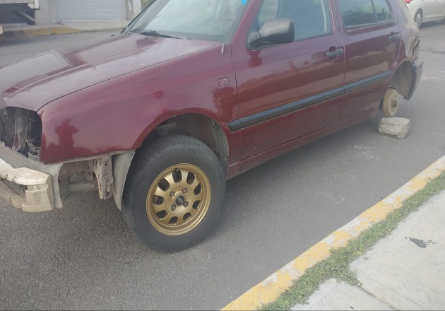 Policía de Apizaco recupera vehículo con reporte de robo
