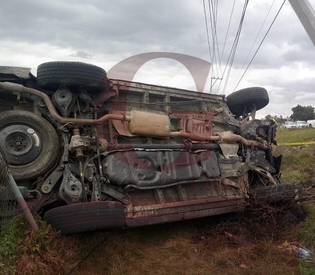 Vuelca y se incendia camioneta sobre la Apizaco-Tlaxco